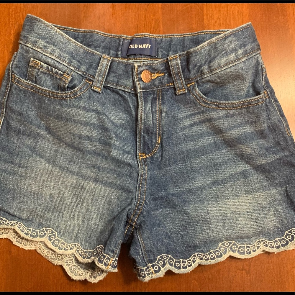 Girls 14 Old Navy distressed Jean shorts Worn ONCE